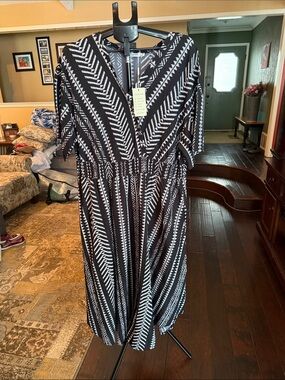 V-Neck Black & White Patterned Midi Dress